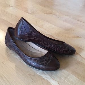 Nurture Acara Leather Ballet Flats